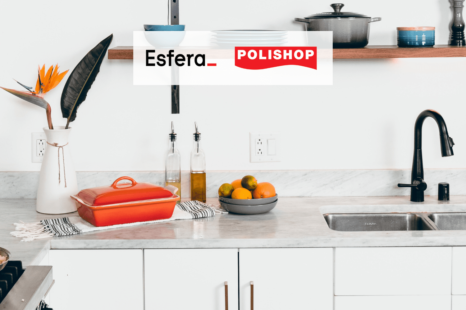 cômodo da cozinha com logo Esfera e Polishop 7 pontos Esfera