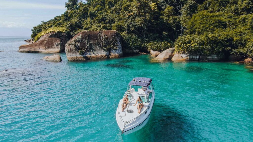 Passeio de barco em Paraty - Lancha privativa