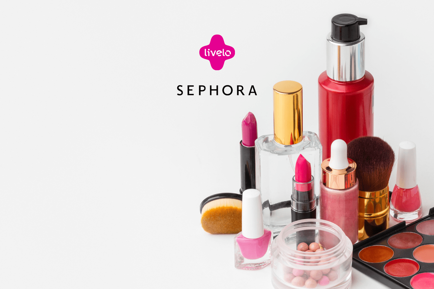 Ganhe até 9 pontos Livelo com a Sephora. A imagem mostra uma coleção de produtos de beleza incluindo batons, esmaltes, pincéis de maquiagem, um frasco de perfume e outros cosméticos, todos dispostos sobre uma superfície branca. No topo, centralizado, estão os logos da Livelo e da Sephora, com o logo da Livelo em rosa acima e o da Sephora em preto abaixo.