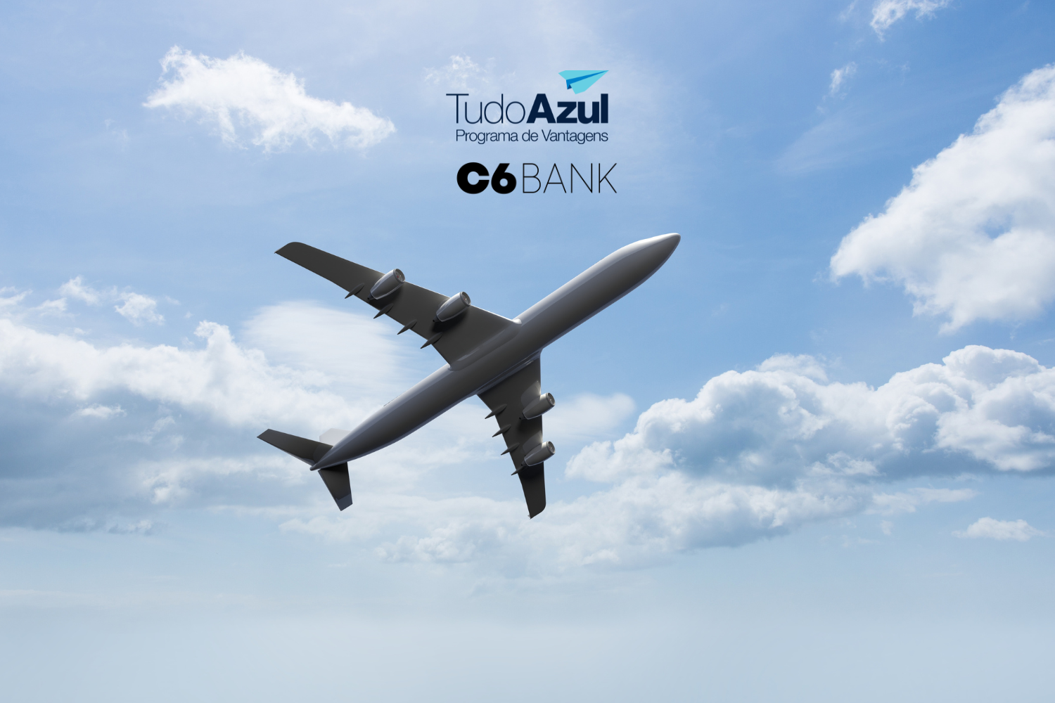 **Texto alternativo:** Imagem de um avião voando em um céu azul com algumas nuvens brancas. Acima do avião, estão as logos do TudoAzul e C6 Bank.
