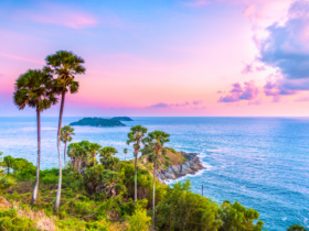 Phuket - imagem por Sakarin14