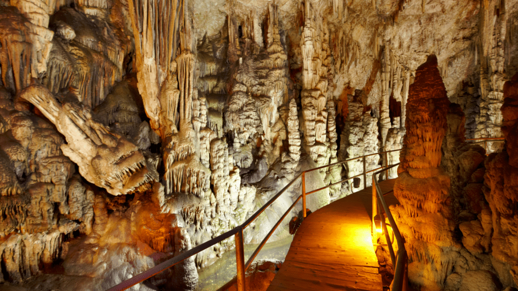 Caverna de Dikteon - imagem ABBPhoto