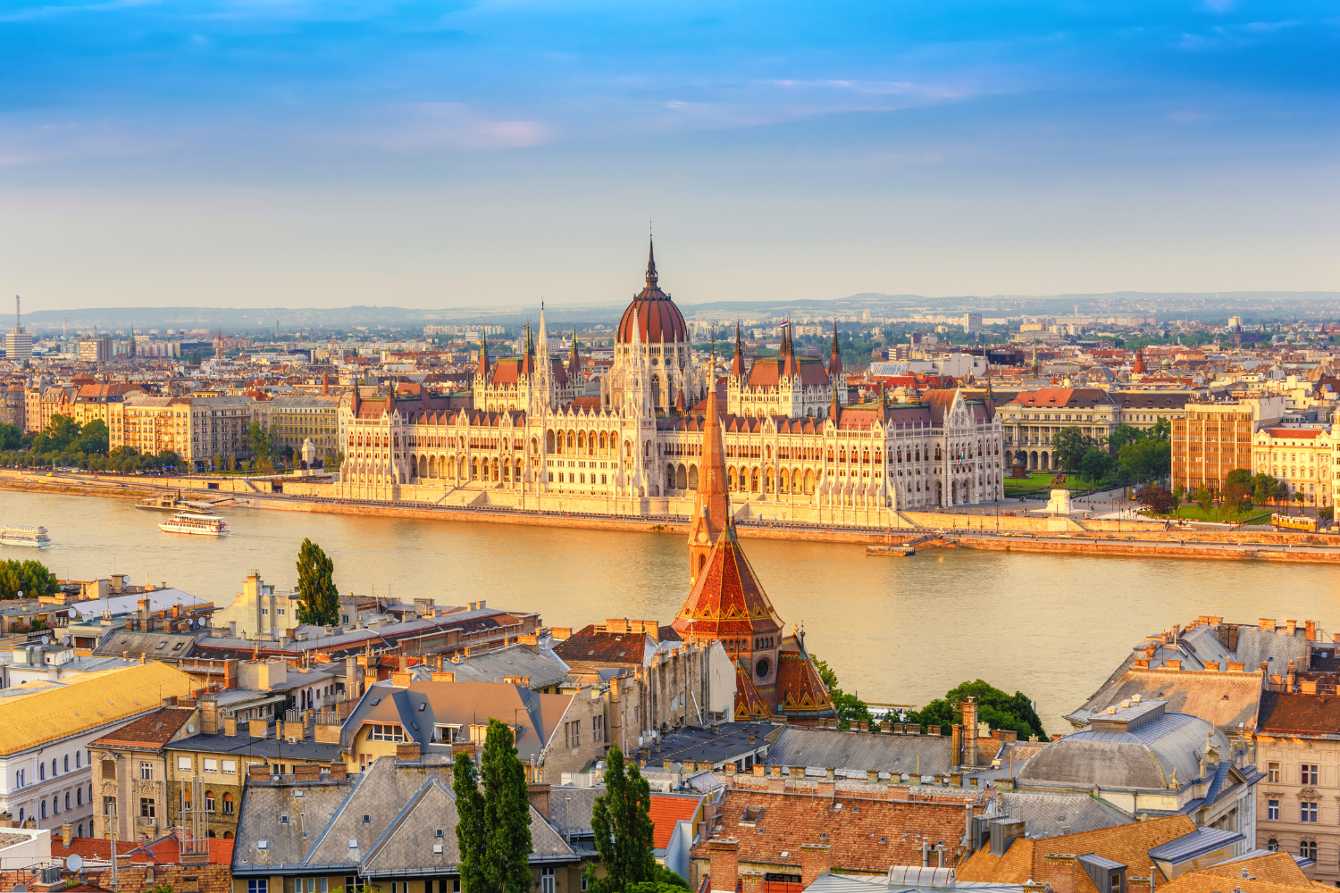 Budapeste - imagem por Noppasin Wongchum
