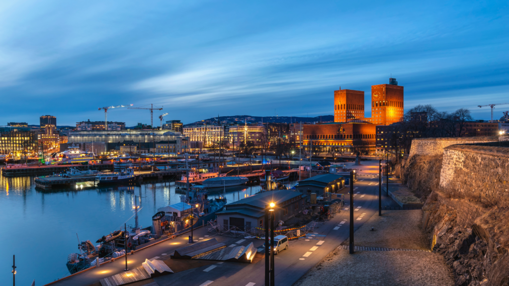 Oslo, Noruega - imagem por Noppasin Wongchum