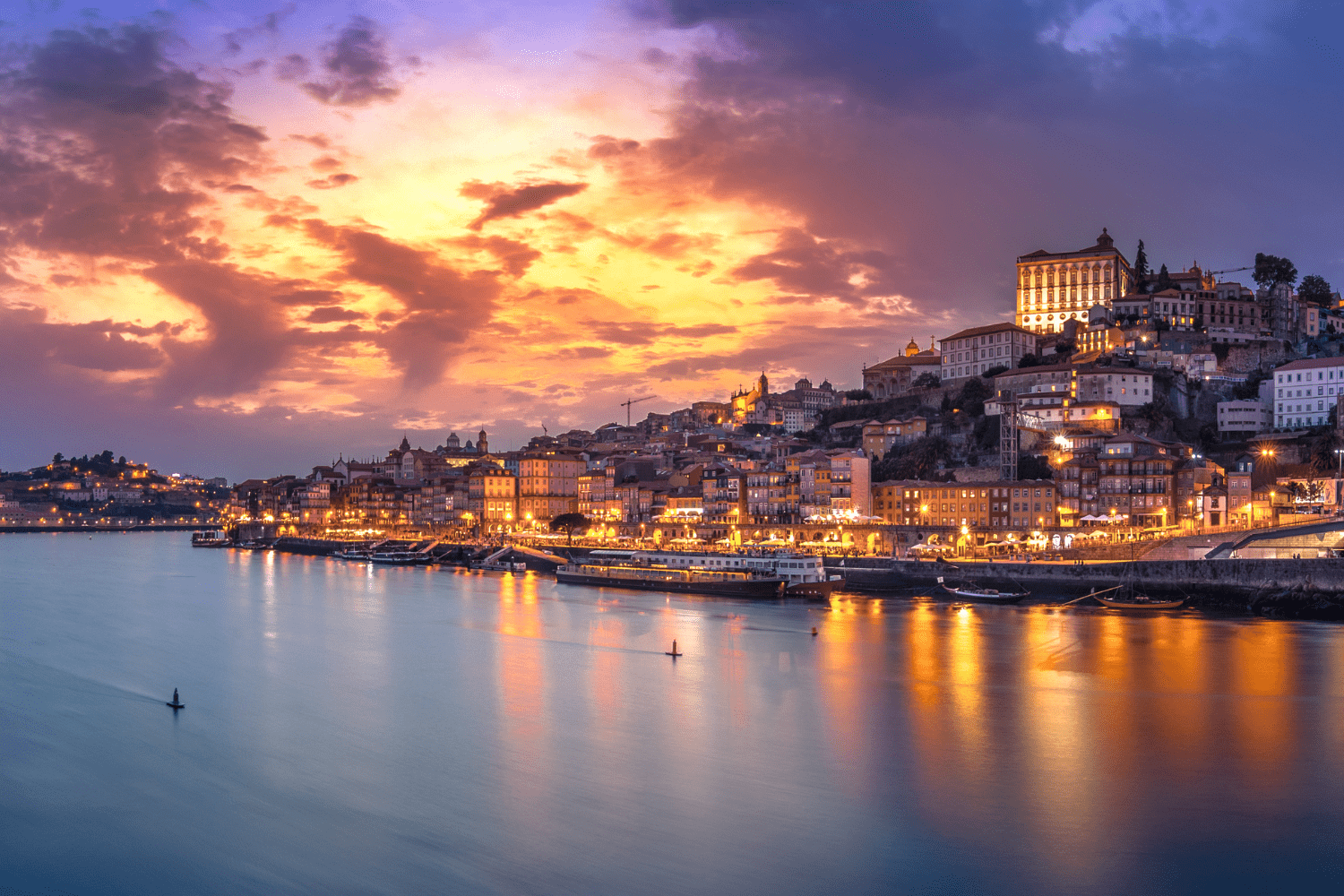 Cais da Ribeira - imagem por Gatsi